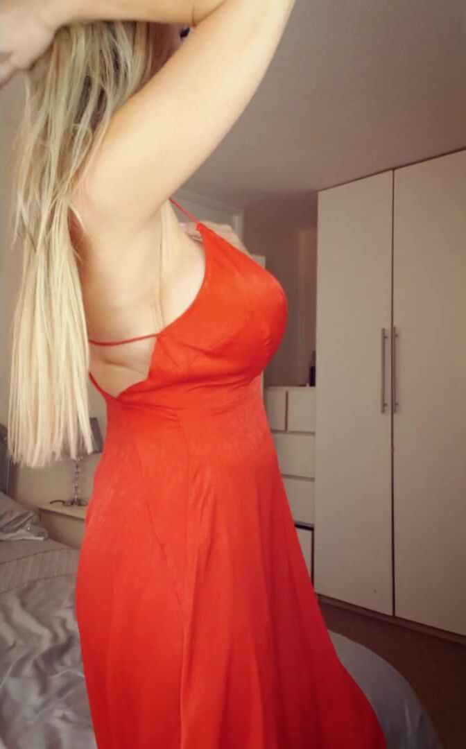 Tania Amazon - Red Dress Strip