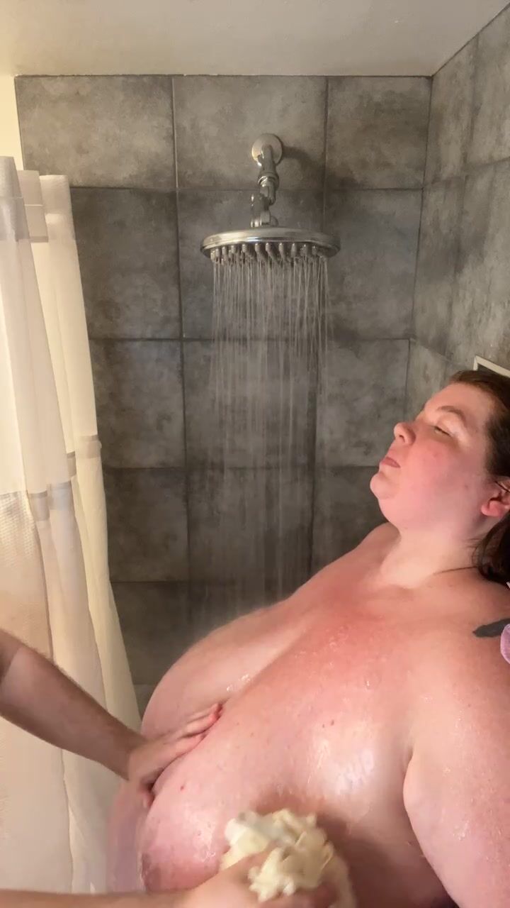 Lexxi luxe shower