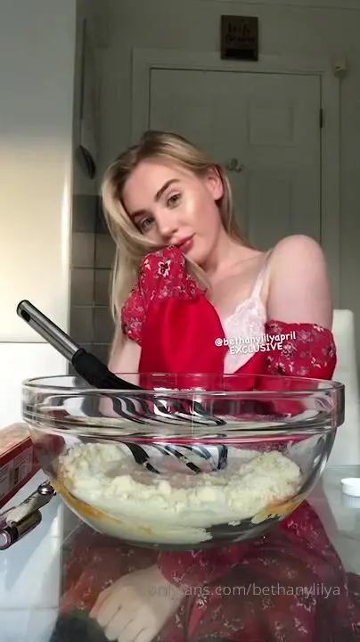 Bethanylilya - bethanylilya new video make my birthday cake with me filmed on my