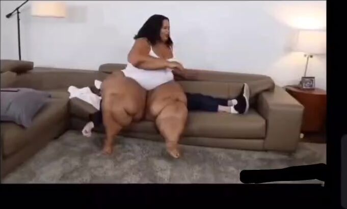 Ssbbw Eve squashing thief slave