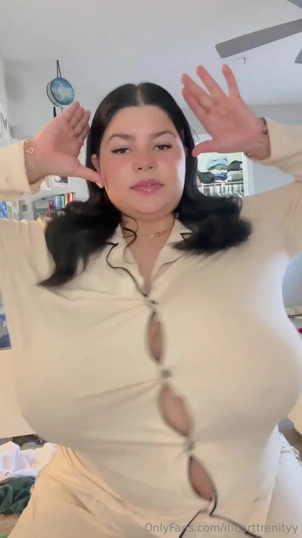 Ihearttrenity shows off her weight gain