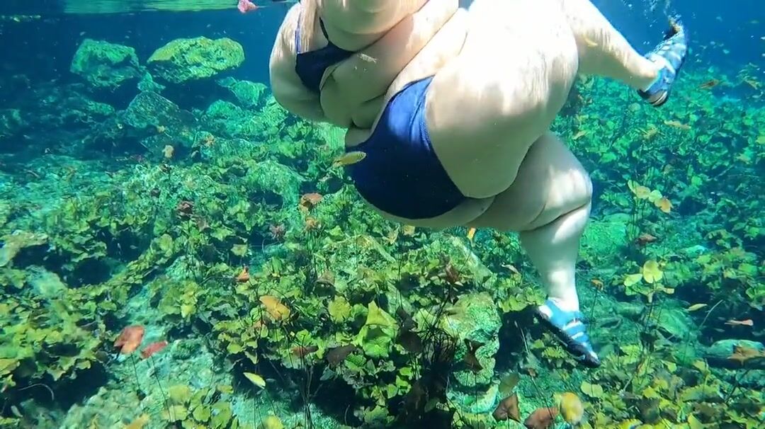 ssbbw boberry underwater