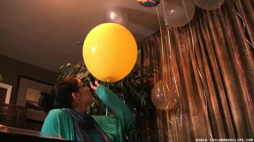 Dita Day - Dita Loves Balloons  An Orgasmic Transformation and Explosion