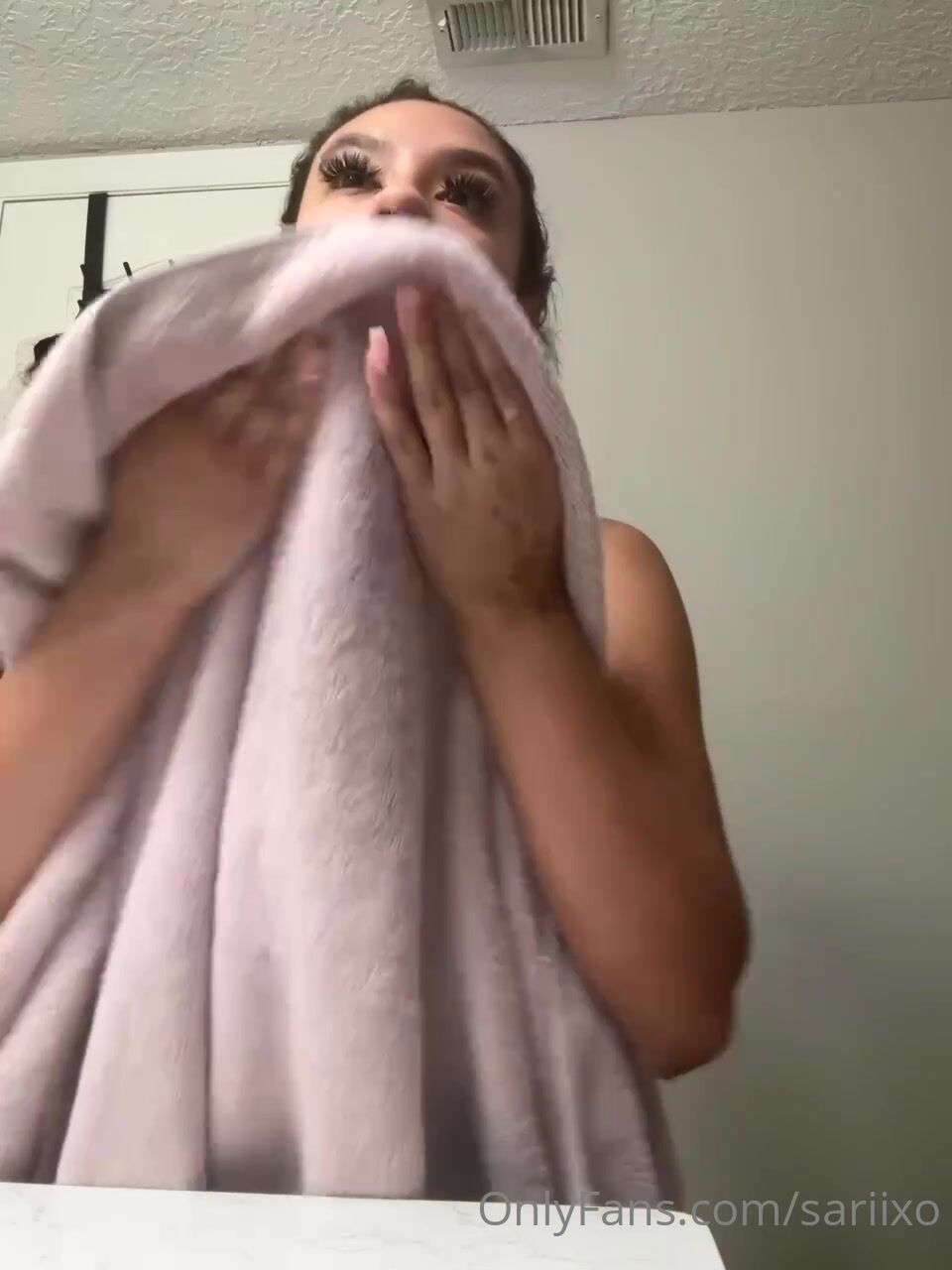 sarixo- Shower tease