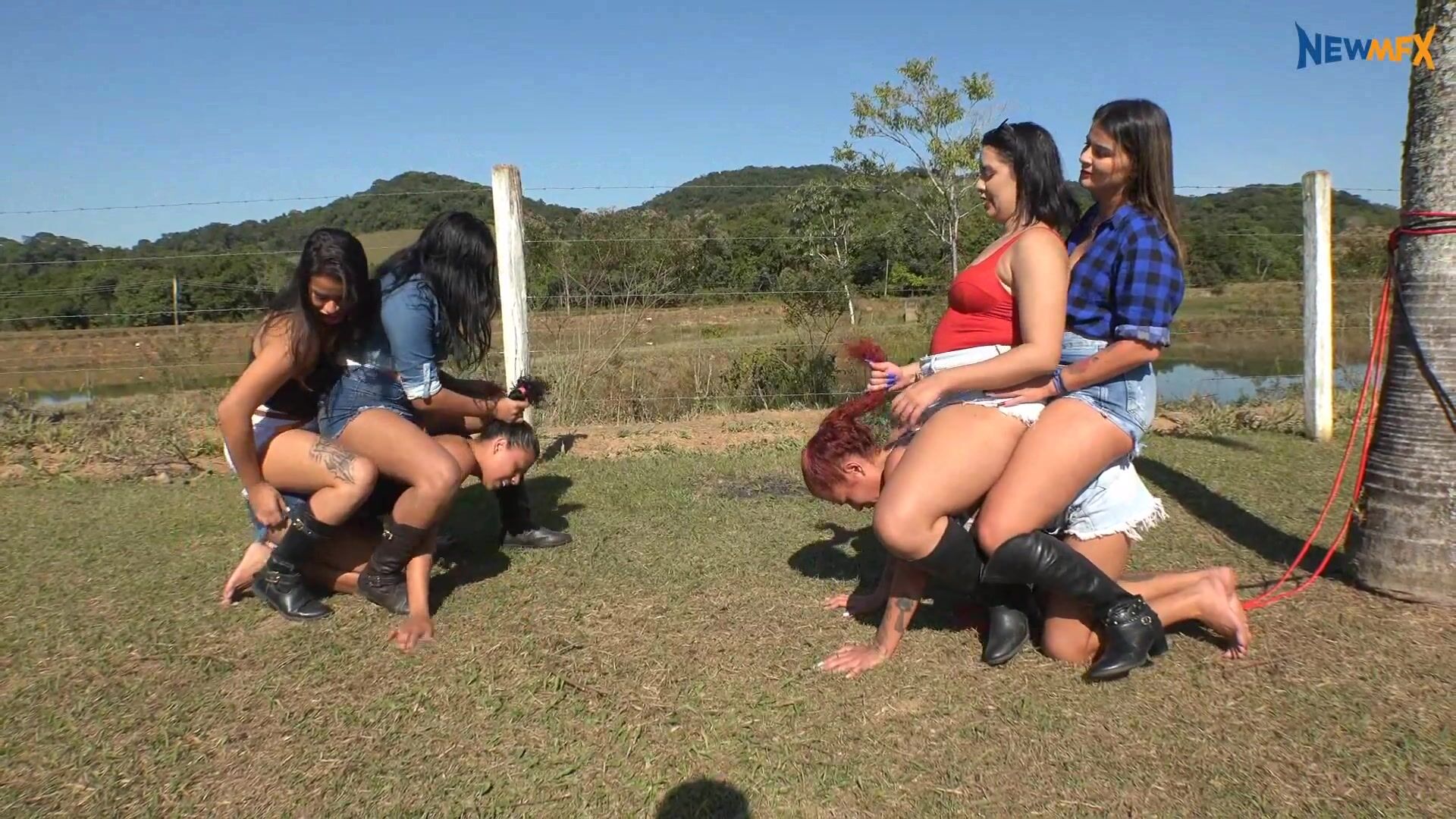 4 BBW vs 2 slaves