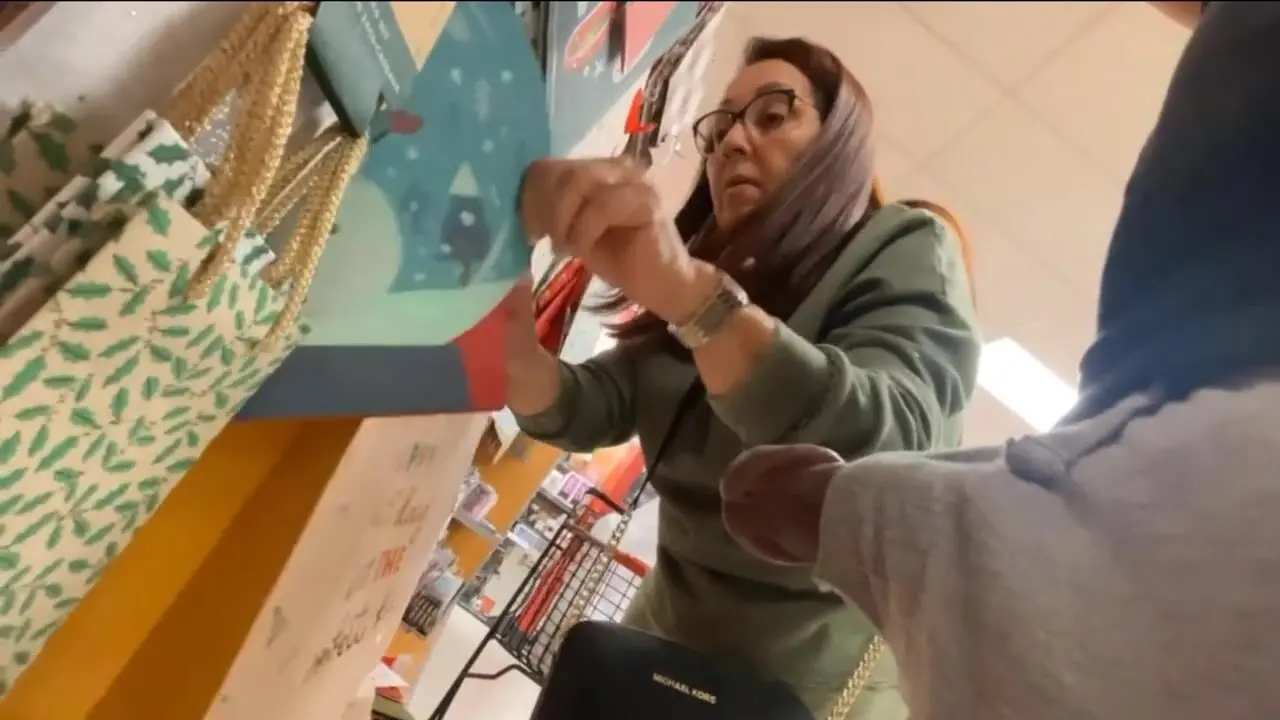 BBC Flashes white GILF in a store