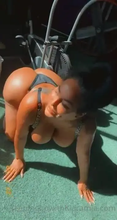 Kiara Mia fucks her gym trainer