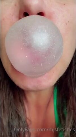 Mjsfetishes bubble gum tease