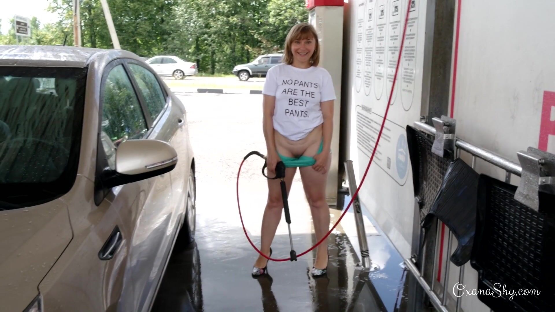 Oxana Shy - bootyful carwash