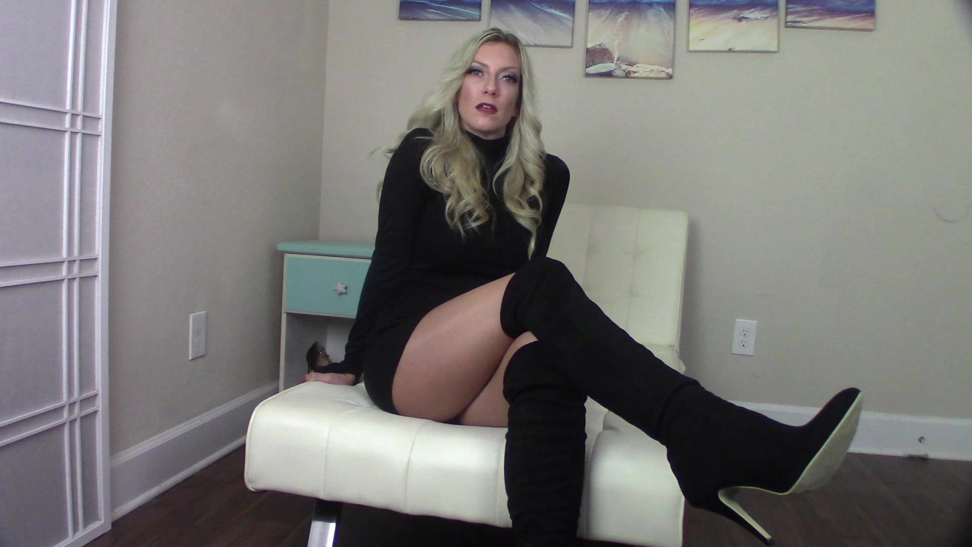 Goddess Gwen – Like a Good Neighbor My Boots Are Gonna Rule You