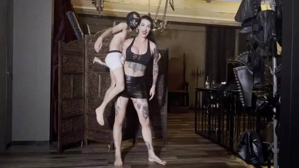 Mistress Damazonia lift and carry small man