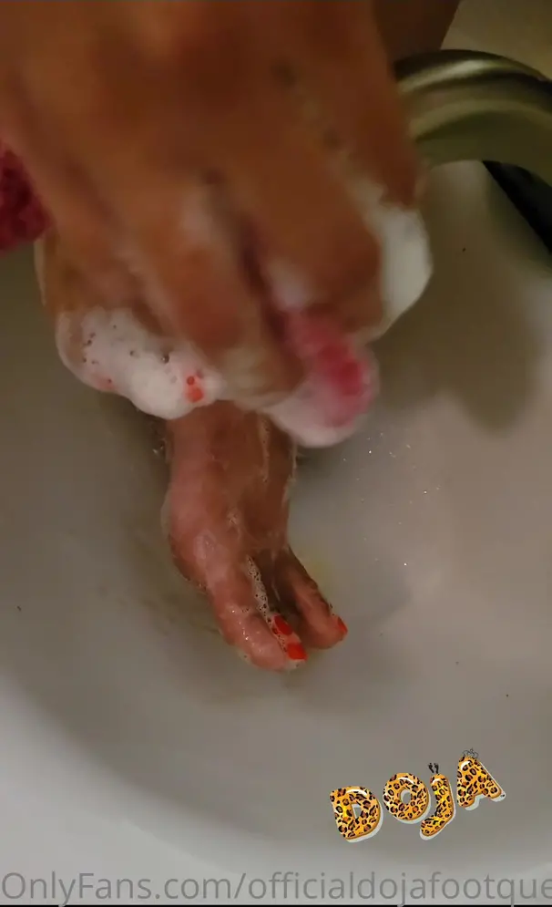 officialdojafootqueen dirty soapy lotion i want you to sit back and slowly onlyfans xxx porn videos