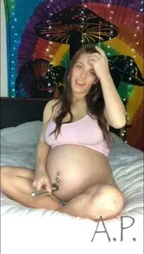 Alexa Pearl pregnant belly button