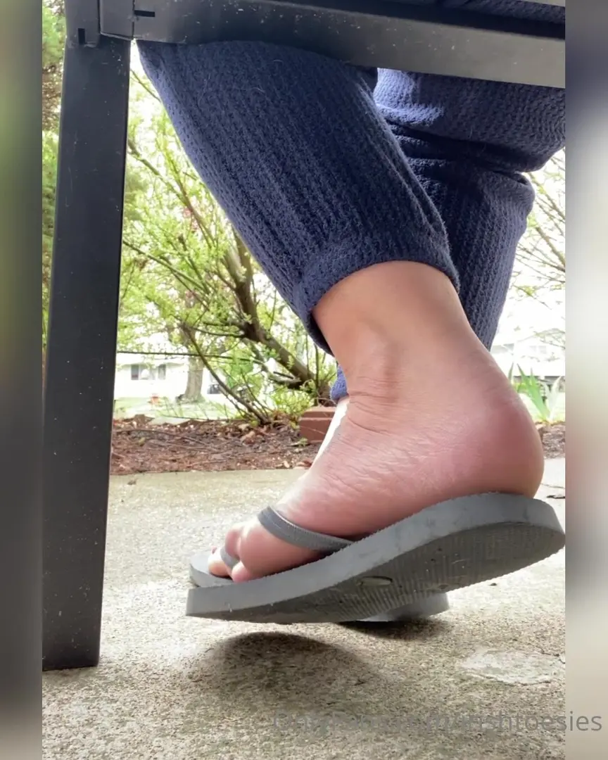irishtoesies are you spying on me while i wait for the school bus to arrive onlyfans porn xxx