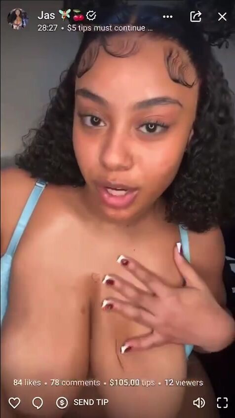 Juicy Jas - Live tit suck