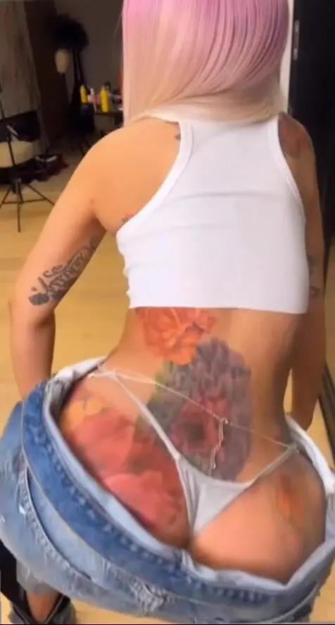 Cardi B twerking