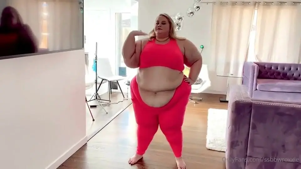 SSBBW Foxy Roxxie - Weigh In and House Waddle