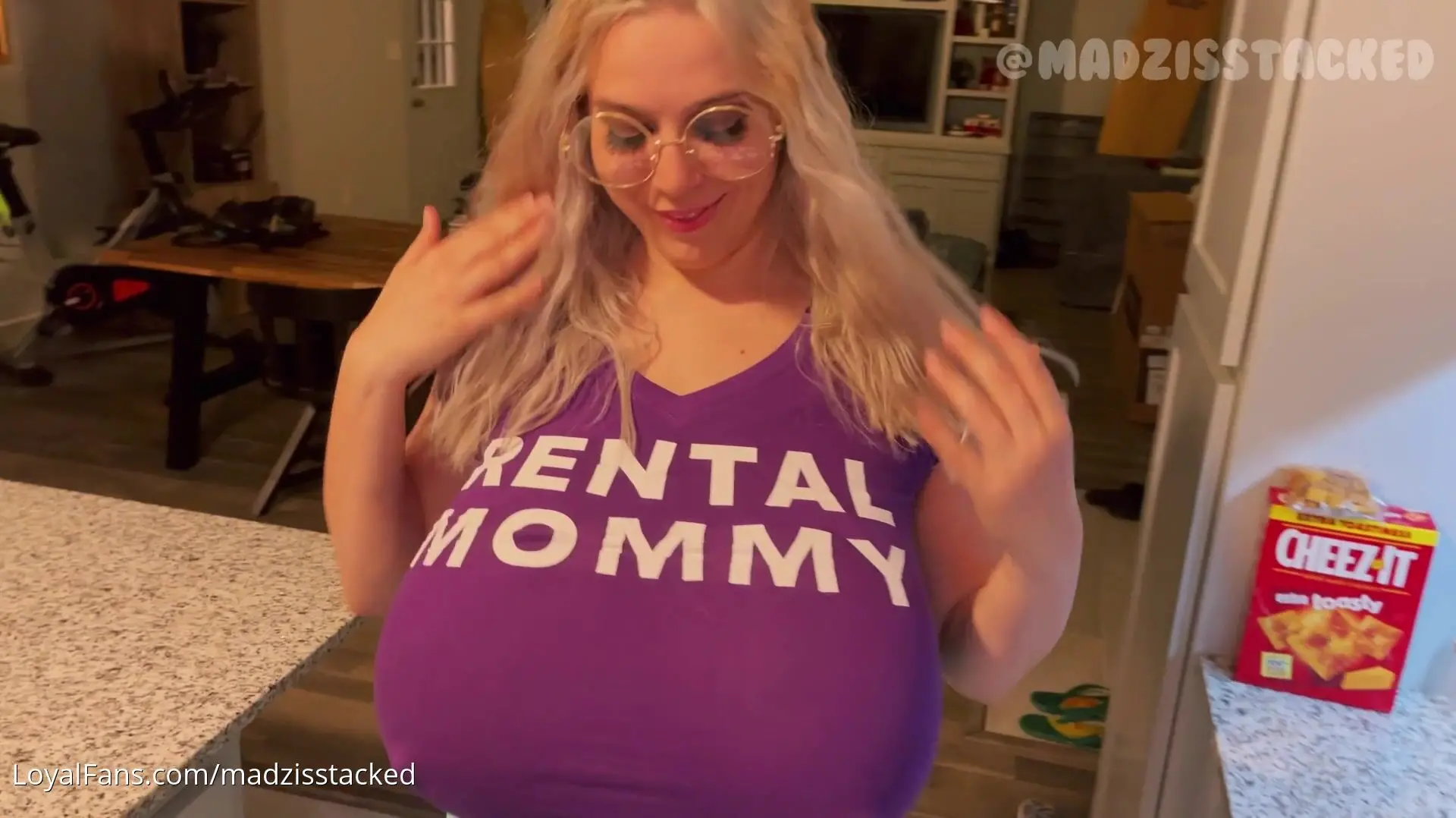 MadzIsStacked Rental Mommy On the Job 4K