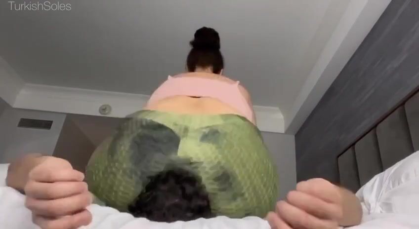Super Hot BBW Mouth Farts On Small Guy!