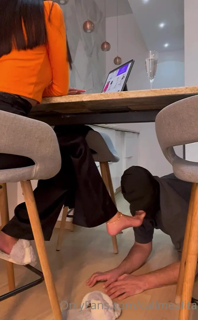 callmealita just online shopping while my foot slave is worshipping me under the table..  onlyfans porn video
