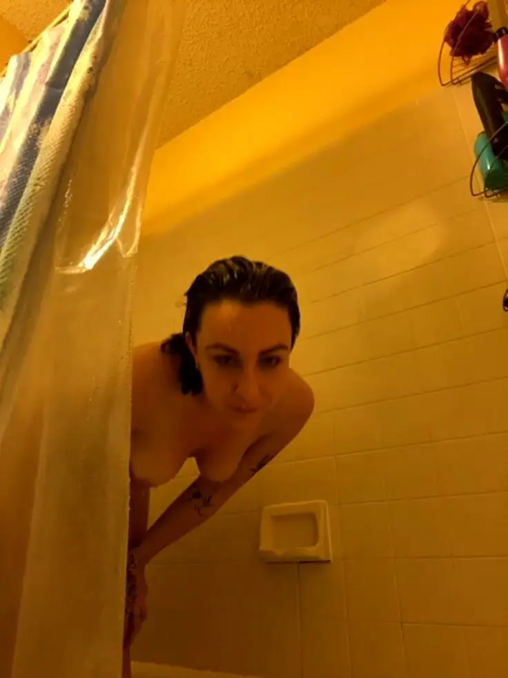 capritoes cam stream at 10 pm showeringgggg thank you for coming to watch. please  onlyfans porn video