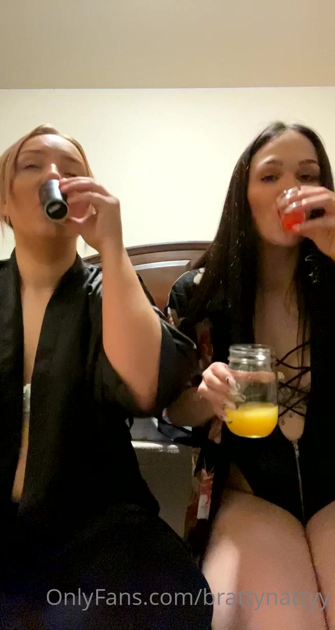 Brattynattyy getting ready for our live 9 pm pst onlyfans porn video