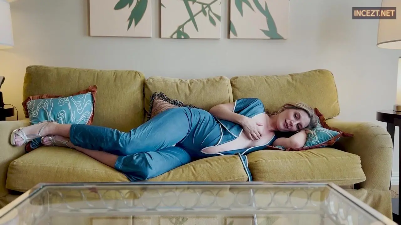 Mona Wales - Pleasing My Pregnant Pussy