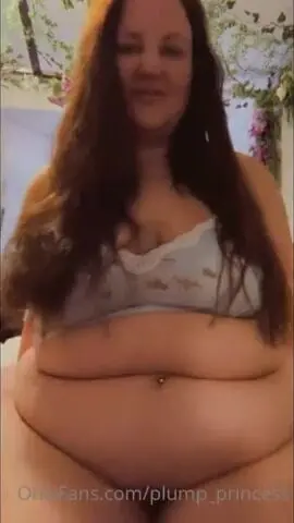 Plump Princess Is Brushing Her Hair And Teasing You As You Watch ????