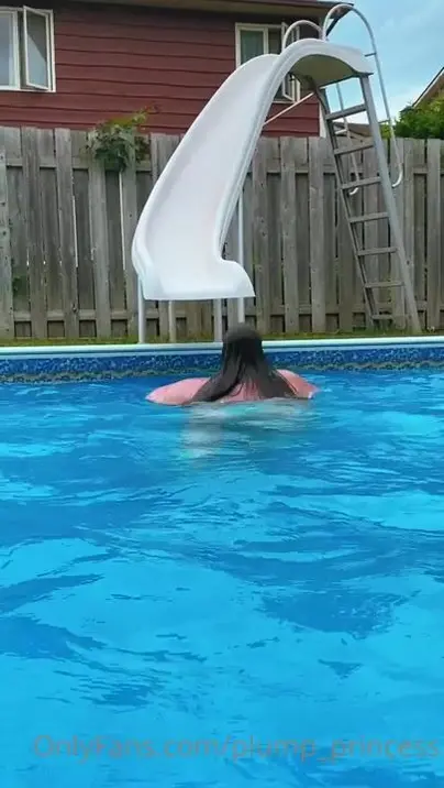 Plump Princess : My First Under-Water Dip Of The Season, And In My Little Bikini..