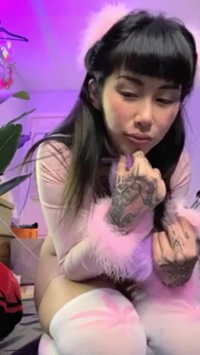 BigCatMia RARE Camshow Asian Twerking With Tail Plug OF