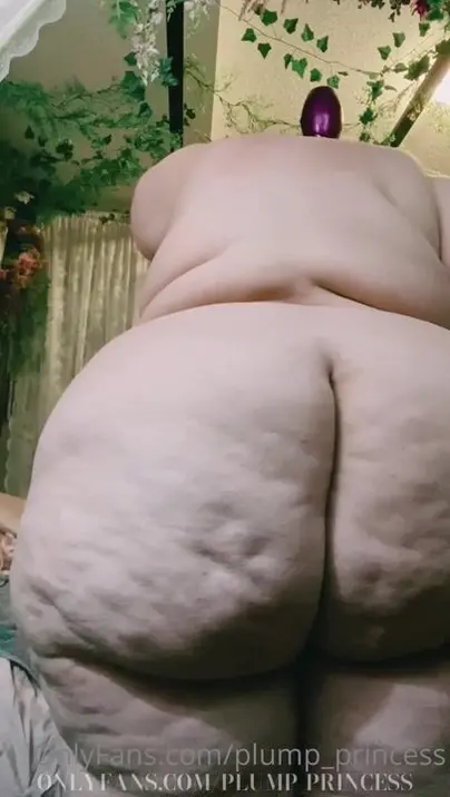 Plump Princess Naked, Drying Off, With Some Sexy Little Glimpses…