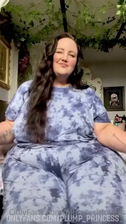 Plump Princess : Come Listen To Music And Hang Out With Me.