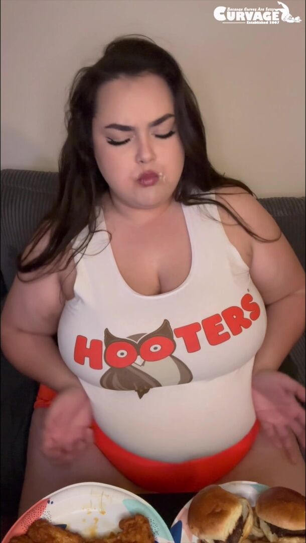 thicccollegegirl Hooters (New!)