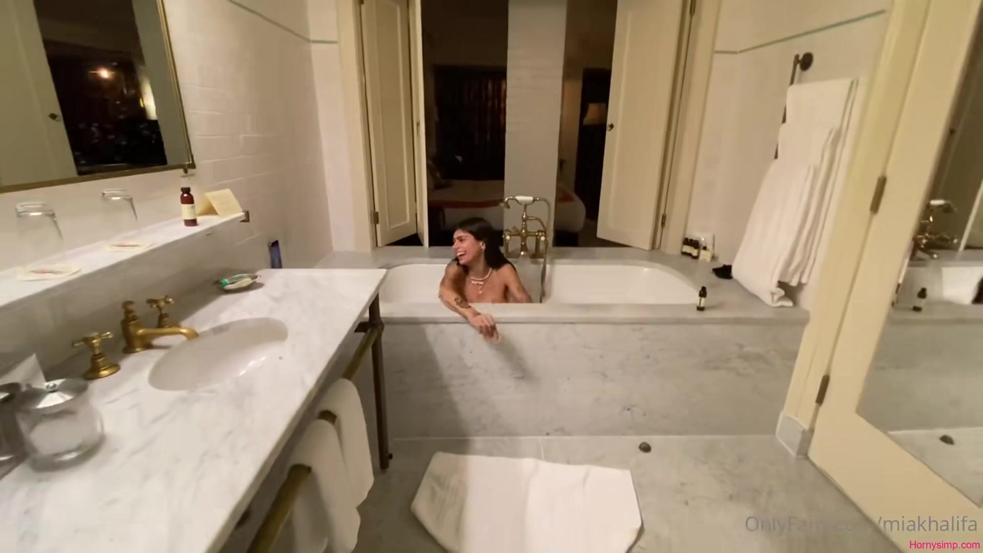 Mia Khalifa Onlyfans Full Nude Buthtub Shower