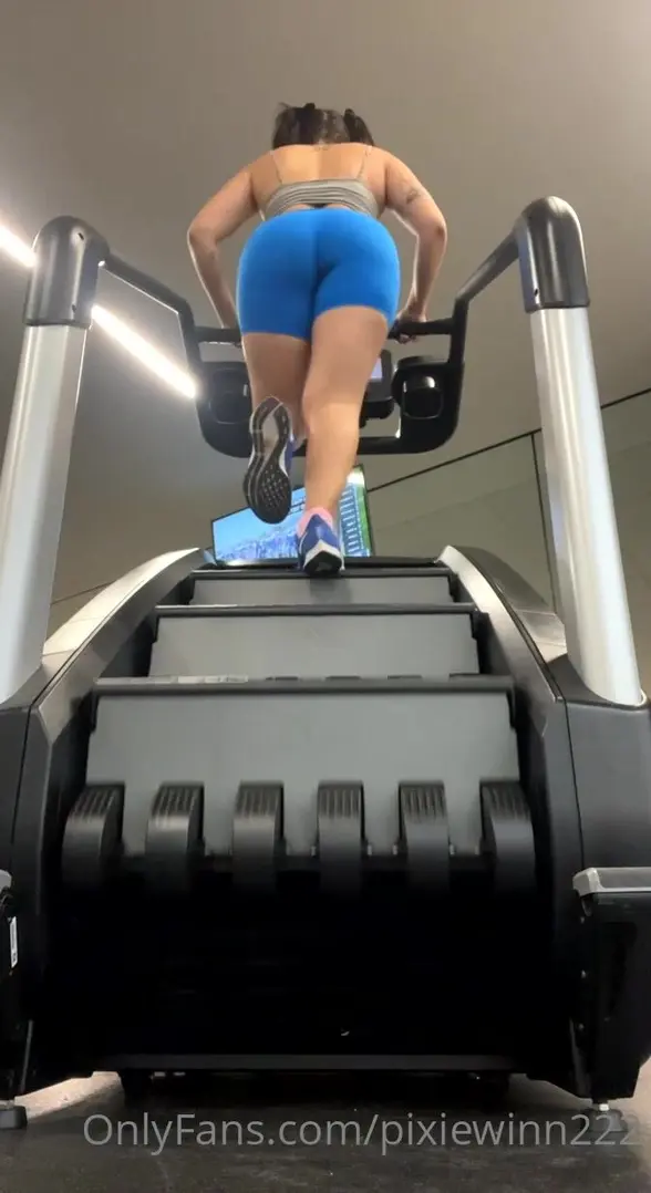 pixiewinn222 comment your favorite machine at the gym⬇️???? mine is the stair master onlyfans xxx porn videos