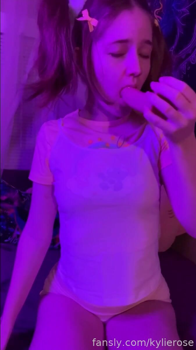 KylieRose Tight Teen Onesie Dildo Blowjob Fansly 10 Min