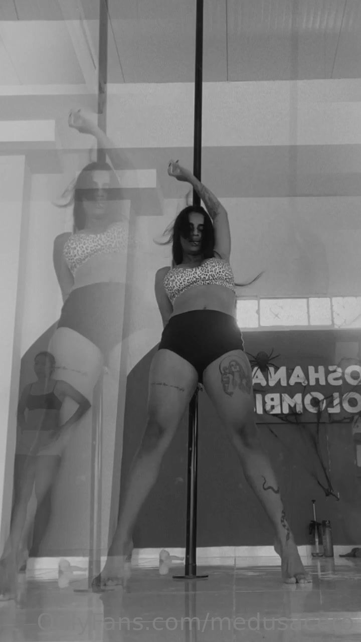 Medusacero Trying to learn some pole dance How do you think im doing ????  be honest ???????? onlyfans