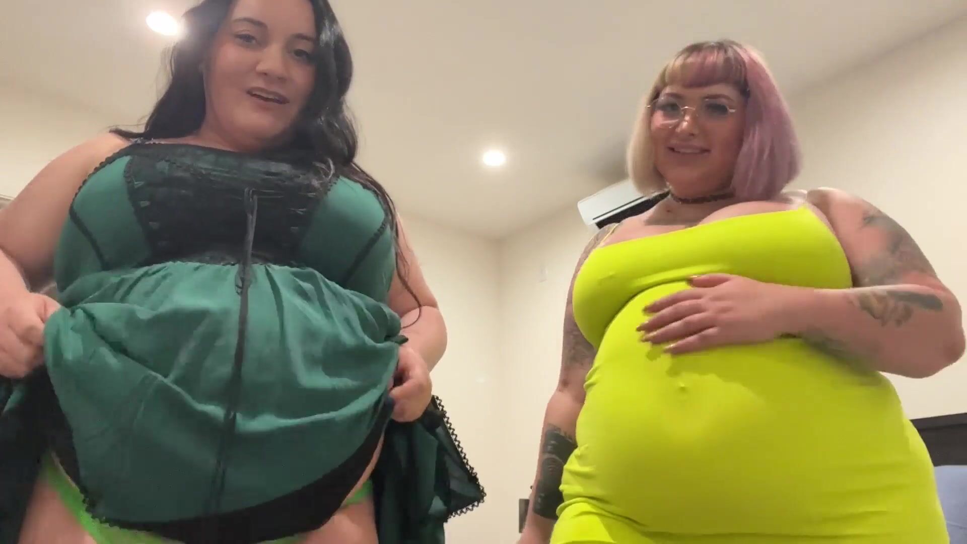 Curvage Casey & Reiinapop - Pregnant Besties Roleplay