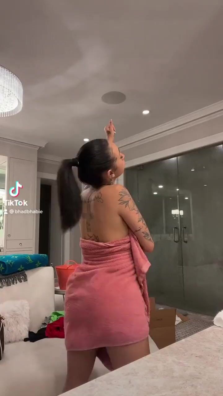 Bhad bhabie shows tits
